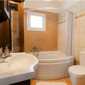 5 bedroom villa with pool, near Acharavi, sleeps 9